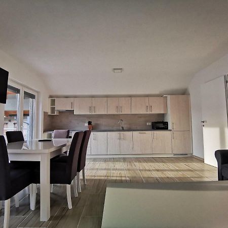 Apartmani Anamaria ไยเซ ภายนอก รูปภาพ