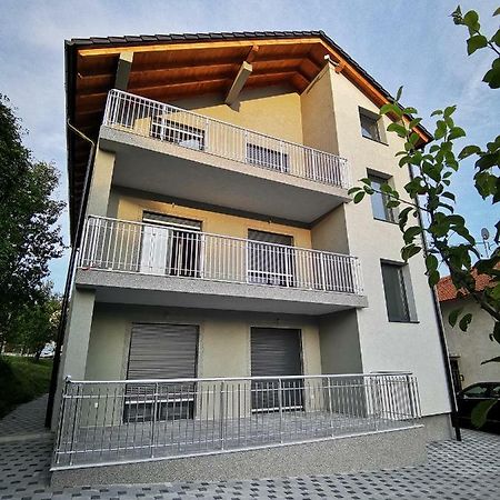 Apartmani Anamaria ไยเซ ภายนอก รูปภาพ