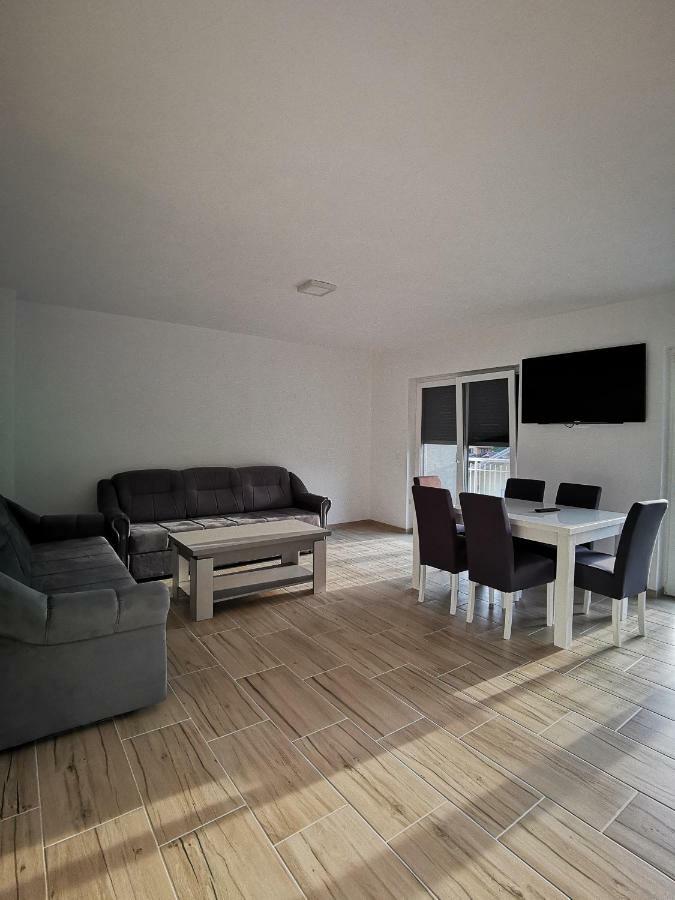 Apartmani Anamaria ไยเซ ภายนอก รูปภาพ
